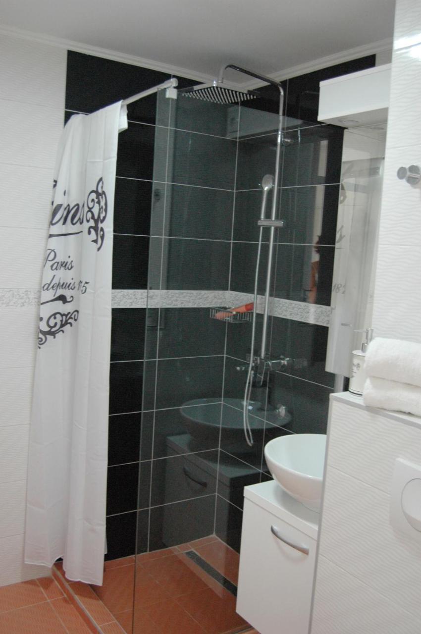 Ferienwohnung Five Belgrad Exterior foto
